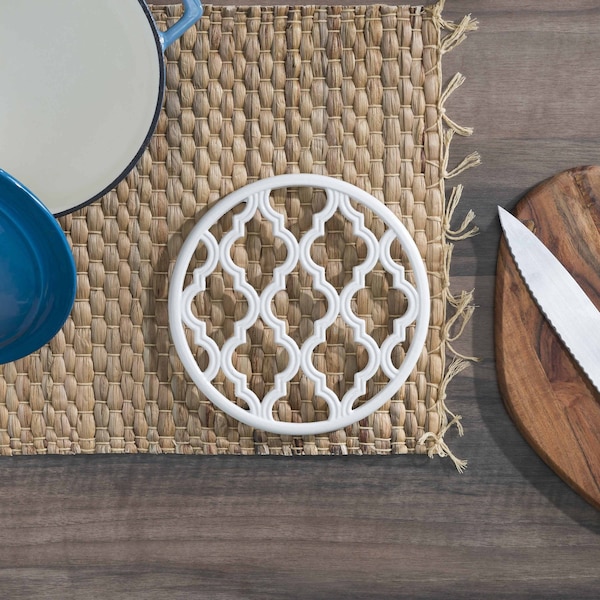Hds Trading Lattice Collection Cast Iron Trivet, White - ZOR96054
