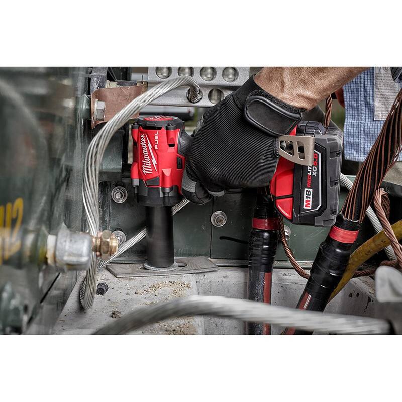 Llave de impacto compacta Milwaukee M18 FUEL GEN-3 de 18V con sistema de detención de pasador sin escobillas de 1/2 pulg. de iones de litio (solo herramienta) - 2855P-20