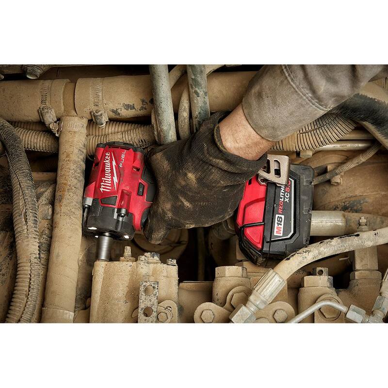 Llave de impacto compacta Milwaukee M18 FUEL GEN-3 de 18V con sistema de detención de pasador sin escobillas de 1/2 pulg. de iones de litio (solo herramienta) - 2855P-20