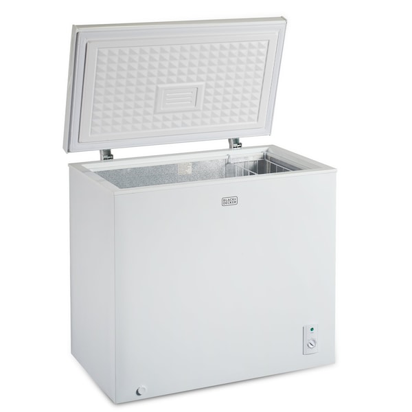 Black & Decker 7.0 Cu. Ft. Chest Freezer, Holds up to 245 Lbs. of Frozen Food with Organizer Basket - BCFK706