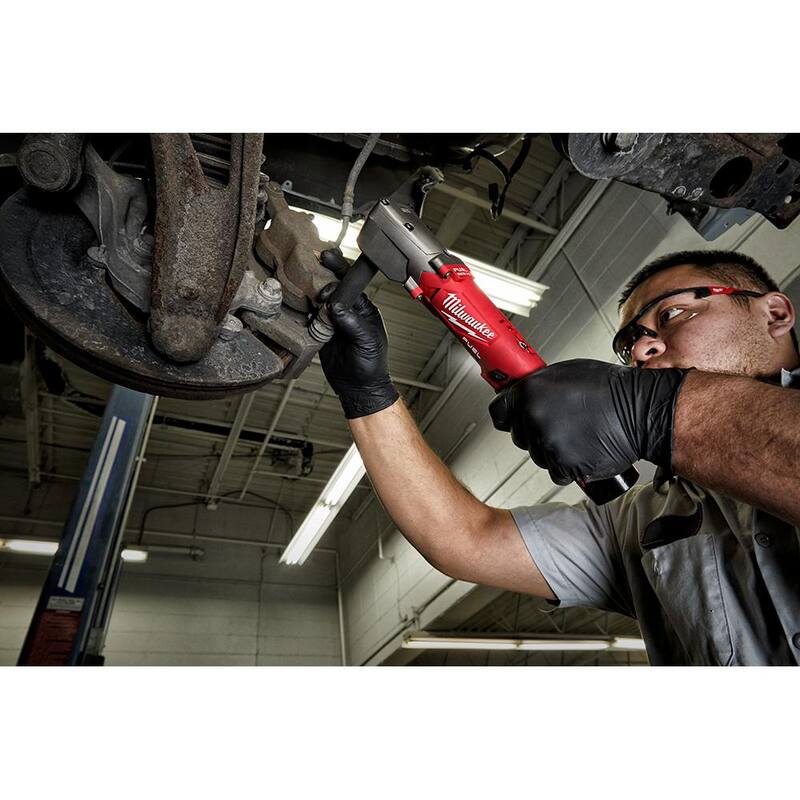 Llave de impacto angular derecha inalámbrica Milwaukee M12 FUEL de 12V con motor sin escobillas de iones de litio de 1/2 pulgadas con paquete de batería de 1.5 Ah (paquete de 2) - 2565-20-48-11-2411