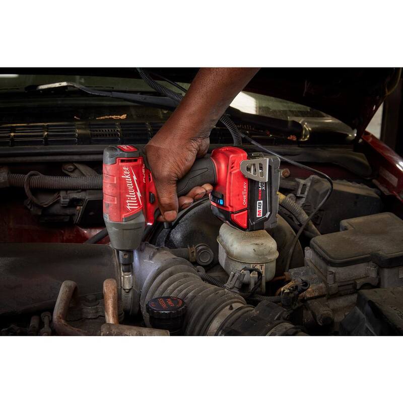Milwaukee M18 FUEL ONE-KEY Llave de impacto inalámbrica sin escobillas de iones de litio de 18V de 3/8 pulgadas con anillo de fricción (herramienta solamente) - 2758-20