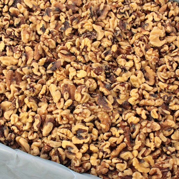 Producto nueces Commodity light Amber Combo mitades y piezas de nogal 25 libras - 497405