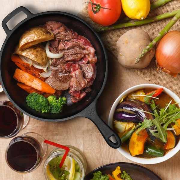 Commercial Chef 3 Qt Cast Iron Dutch Oven with Skillet Lid - CHFL3CC
