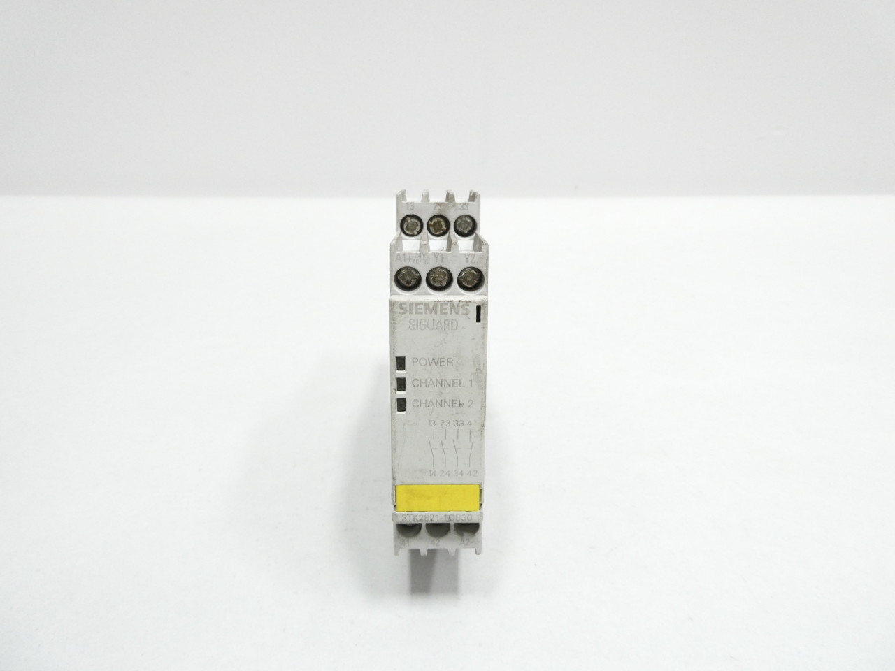SIEMENS 3TK2821-1CB30 SIGUARD 24V-AC 24V-DC SAFETY RELAY