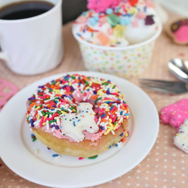T.R. Toppers T.R. Topper's Rainbow Sprinkles Caja de 10 libras - S710-100.