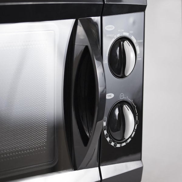 Commercial Chef Countertop Microwave Oven, 0.6 Cu. Ft, Black - CHM660B