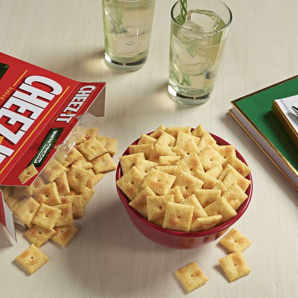 Cheez-It Cheez-It Galletas de Queso Blanco 4.5 oz., Paquete de 12 - 2410022876
