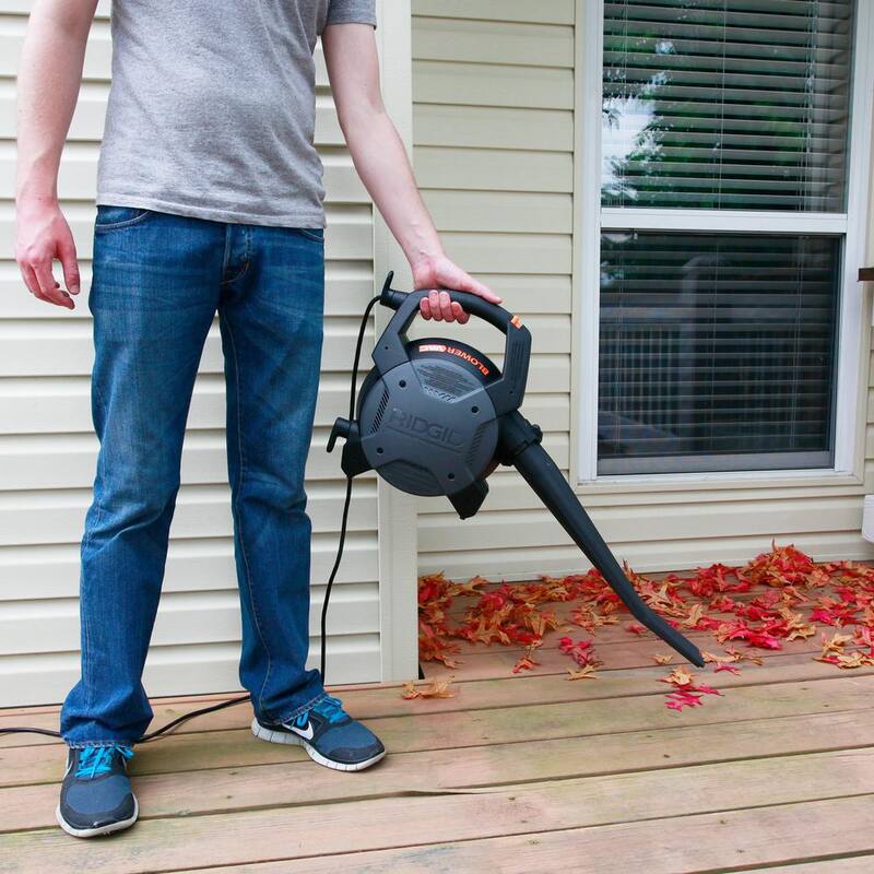 RIDGID 4 Gallon 6.0 Peak HP Shop Vac Wet Dry Vacuum with Detachable Blower, Fine Dust Filter, Dust Bags, Hose and Accessories - WD4080B