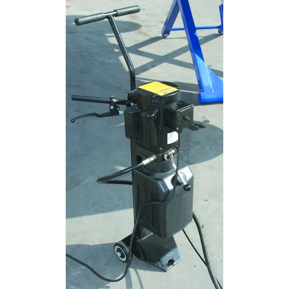 Elevador de tijera de capacidad de 6000 lb. de Central Hydraulics - 91315