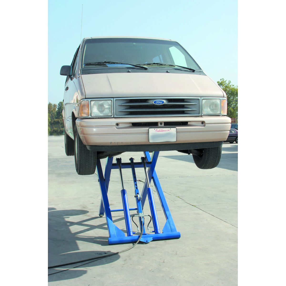 Elevador de tijera de capacidad de 6000 lb. de Central Hydraulics - 91315