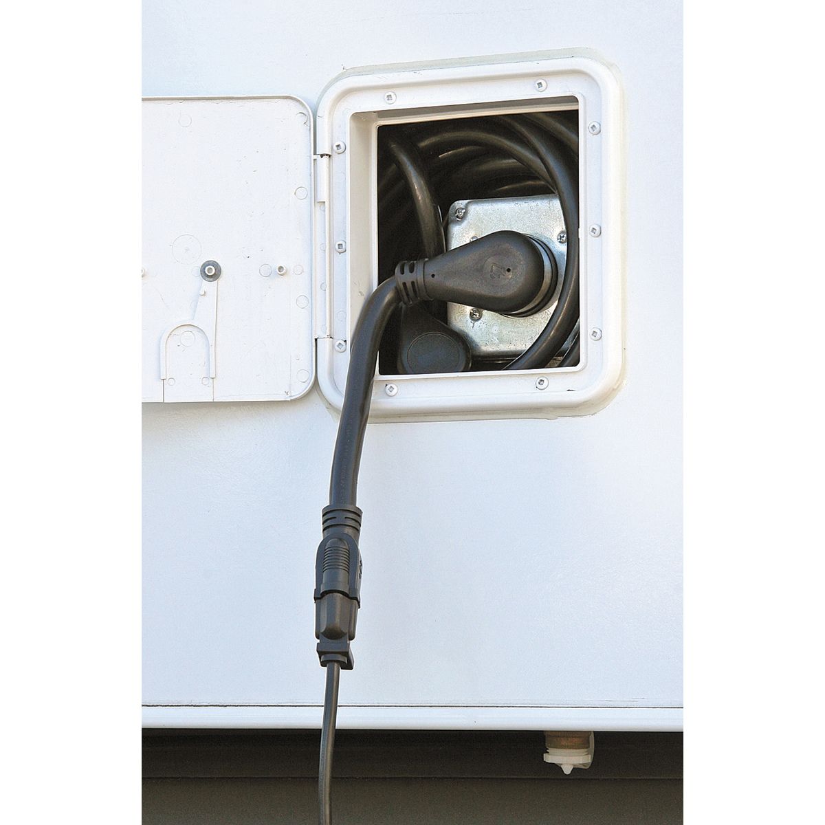 Adaptador de corriente de remolque Haul-Master de 30 amperios macho a 15 amperios hembra para RV - 69282