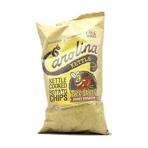 1 en 6 bocadillos Carolina Honey Sriracha papas fritas cocidas en cazuela de 5 oz en bolsa - 10633