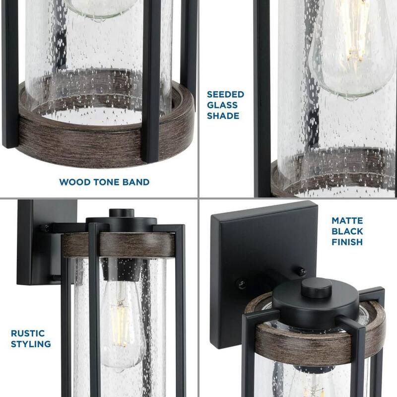 Luz de linterna de pared exterior estilo granja con un foco Progress Lighting Whitmire de 1 luz en negro mate con acentos de roble envejecido y cristal transparente con semillas - P560281-31M.