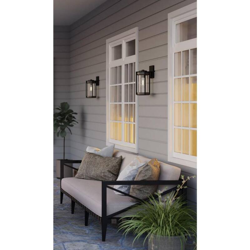 Luz de linterna de pared exterior estilo granja con un foco Progress Lighting Whitmire de 1 luz en negro mate con acentos de roble envejecido y cristal transparente con semillas - P560281-31M.