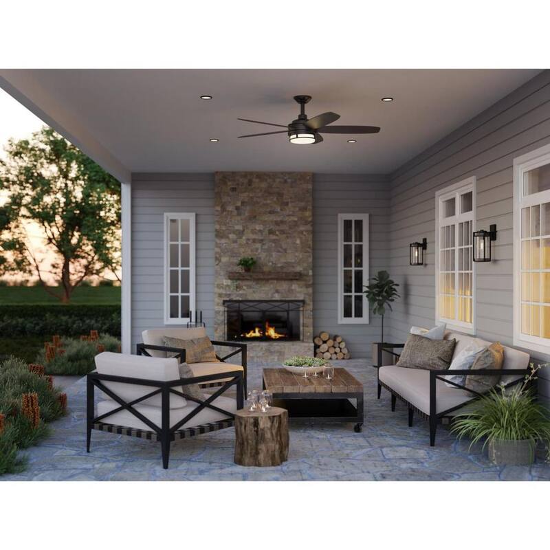 Luz de linterna de pared exterior estilo granja con un foco Progress Lighting Whitmire de 1 luz en negro mate con acentos de roble envejecido y cristal transparente con semillas - P560281-31M.