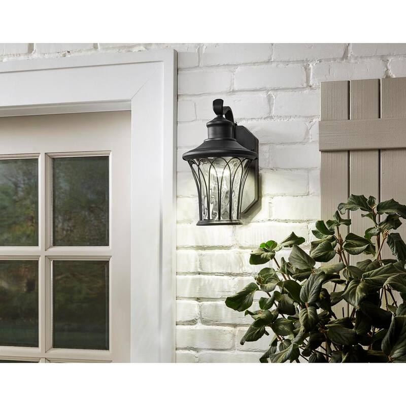 Colección de decoración para el hogar Avia Falls 12.13 pulgadas Negra Luz de pared exterior LED pequeña con sensor crepuscular y vidrio transparente de agua - LED-HD501 BK