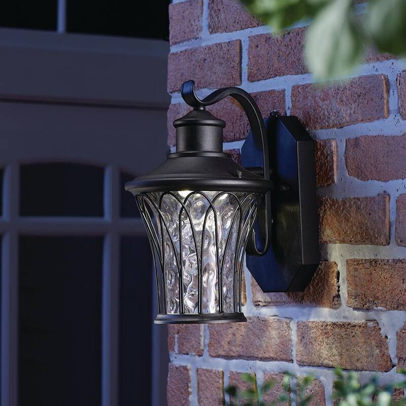 Colección de decoración para el hogar Avia Falls 12.13 pulgadas Negra Luz de pared exterior LED pequeña con sensor crepuscular y vidrio transparente de agua - LED-HD501 BK