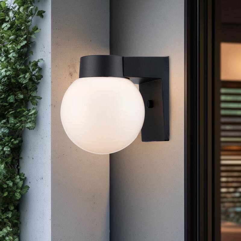 Marca privada sin marca 7 pulgadas Linterna de pared para exteriores con cableado duro en negro con vidrio blanco - 4800 BK