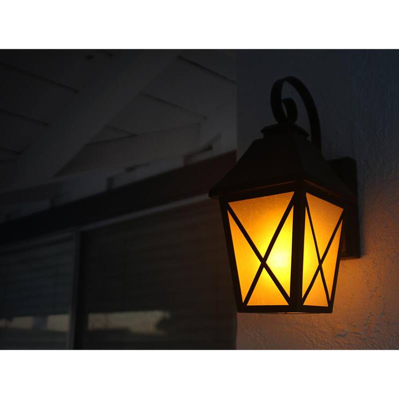 Linterna de pared con efecto de llama parpadeante LED integrado con selección de color en negro medianoche para exteriores con cableado duro Hampton Bay 16.3 in. - LAN15/3WY/BLK/HD