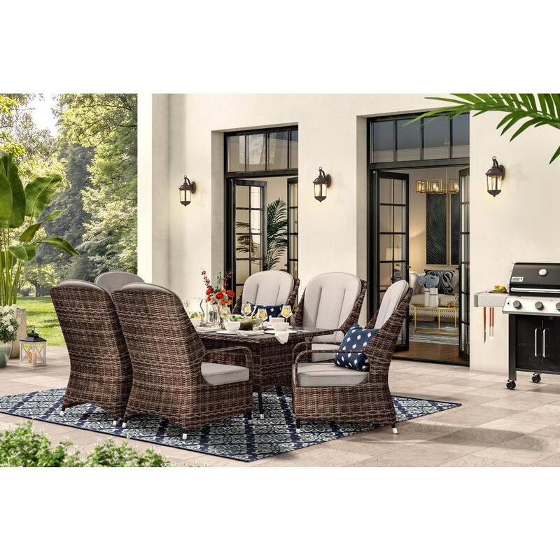 Colección de decoradores de hogar Leeds 16 pulgadas. Aplique de pared exterior de línea de voltaje en bronce místico con 1 luz y sin foco incluido - HB7262A-293