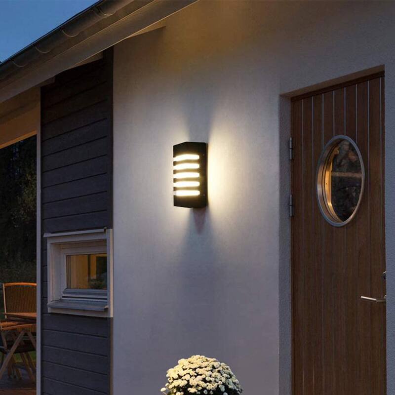 C Cattleya 9.75 in. Linterna de Pared para Exteriores de Aluminio Fundido Negro con LED - CA1915-W