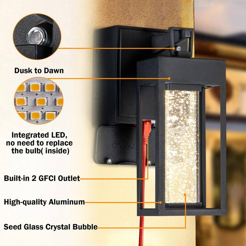 Linterna de pared exterior con sensor de anochecer a amanecer, LED moderno, color negro mate, con cristal sembrado y tomacorrientes integrados GFCI - H7138W07A de ALOA DECOR