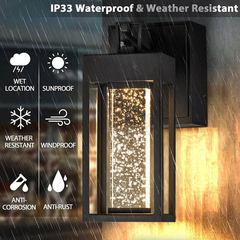 Linterna de pared exterior con sensor de anochecer a amanecer, LED moderno, color negro mate, con cristal sembrado y tomacorrientes integrados GFCI - H7138W07A de ALOA DECOR