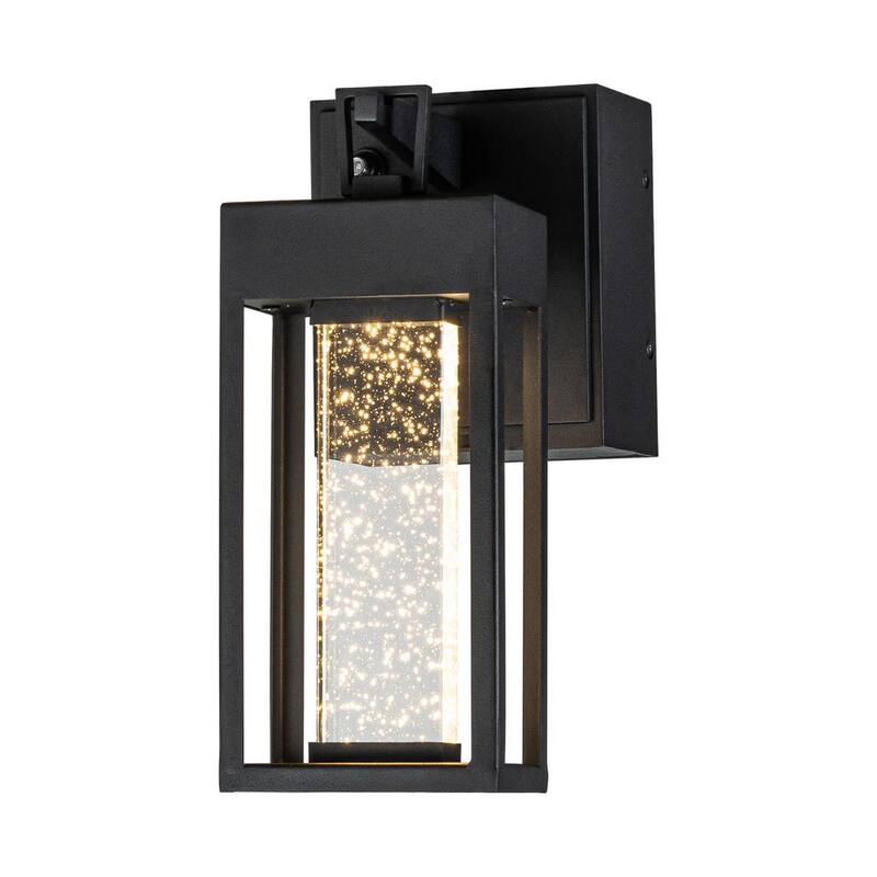 Linterna de pared exterior con sensor de anochecer a amanecer, LED moderno, color negro mate, con cristal sembrado y tomacorrientes integrados GFCI - H7138W07A de ALOA DECOR
