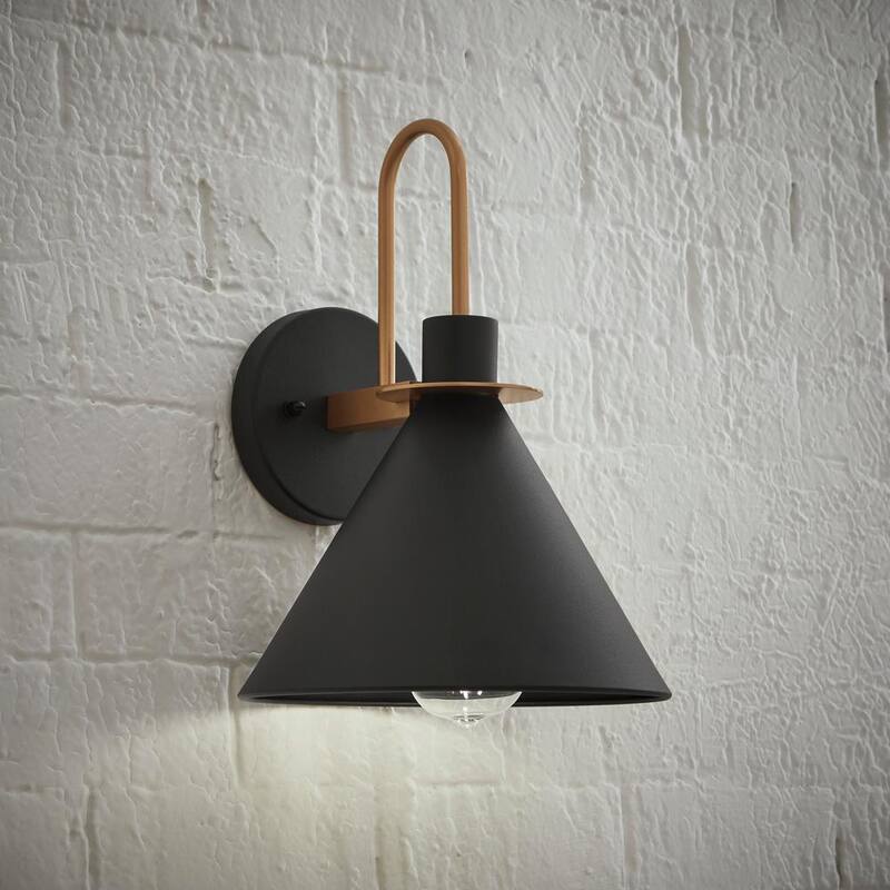 Colección de Decoradores para el Hogar: Lámpara de Pared de Granero al Aire Libre con Cableado Duro Cagney de 12.37 pulgadas, Moderna de 1 Luz en Negro Arena con Detalles Dorados - 28230
