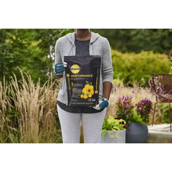 Mezcla de tierra orgánica para macetas todo uso Miracle-Gro Performance Organics de 6 qt - 45606300.