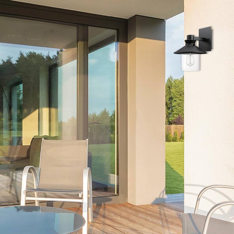 Globo eléctrico Westmister Farmhouse negro para interiores y exteriores, aplique de pared de 1 luz con pantalla de cristal transparente - 44311