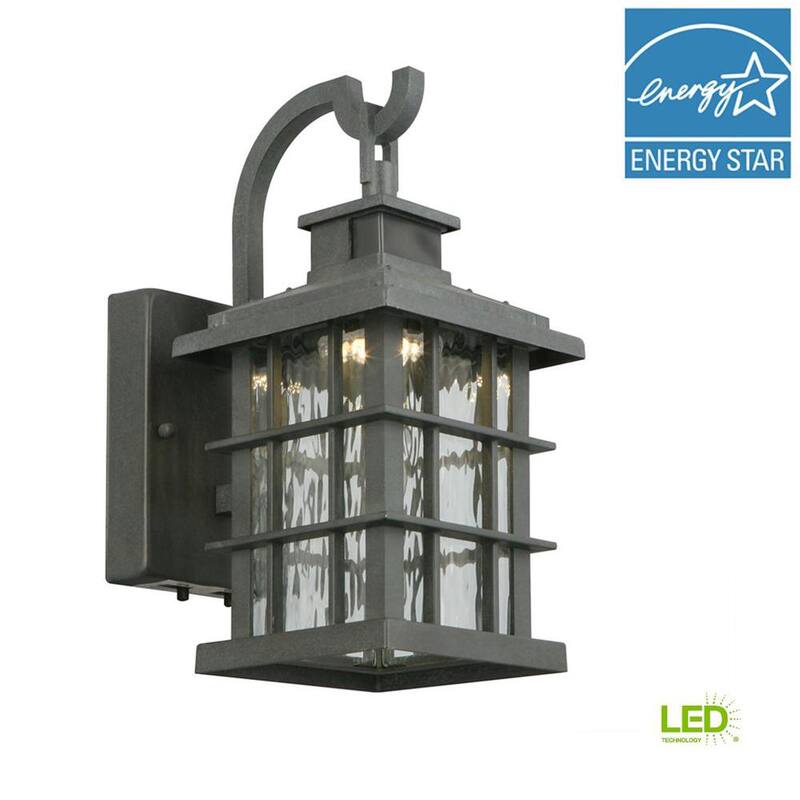 Colección de decoradores para el hogar Summit Ridge 12.25 pulgadas. Linterna de pared con sensor de movimiento y LED integrado en zinc - CQH1691LS-2
