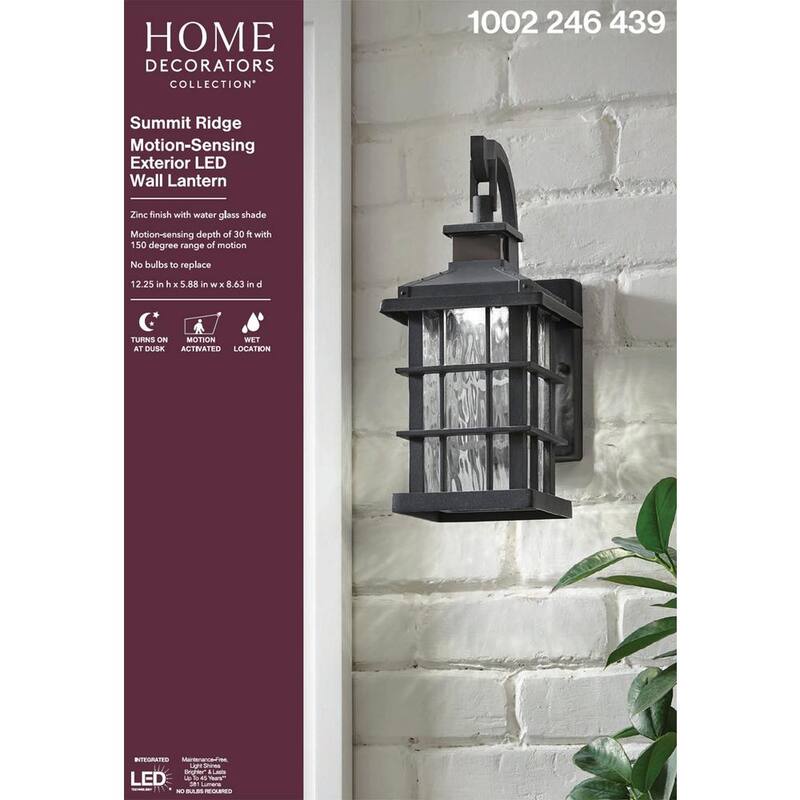 Colección de decoradores para el hogar Summit Ridge 12.25 pulgadas. Linterna de pared con sensor de movimiento y LED integrado en zinc - CQH1691LS-2