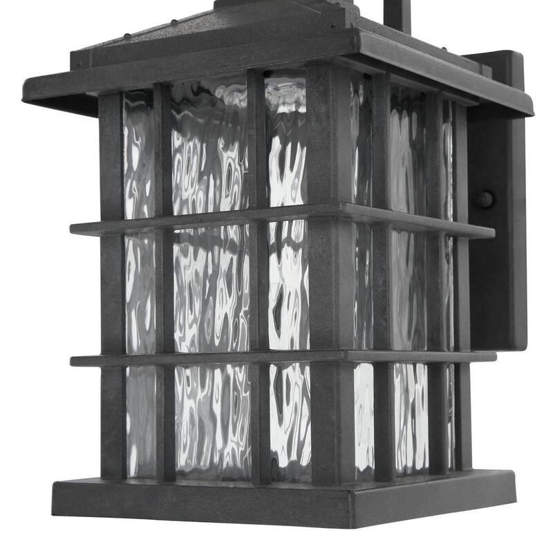 Colección de decoradores para el hogar Summit Ridge 12.25 pulgadas. Linterna de pared con sensor de movimiento y LED integrado en zinc - CQH1691LS-2
