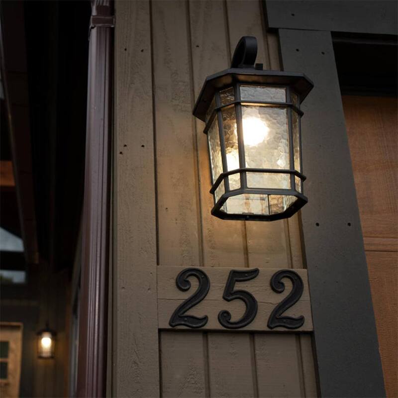 Lámpara de pared exterior negra con luz LED KODA Williams de 15.5 pulgadas y horno estilo vidrio martillado que se enciende al anochecer (incluye foco) - LM030142-1