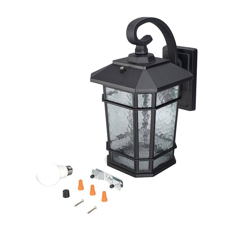 Lámpara de pared exterior negra con luz LED KODA Williams de 15.5 pulgadas y horno estilo vidrio martillado que se enciende al anochecer (incluye foco) - LM030142-1