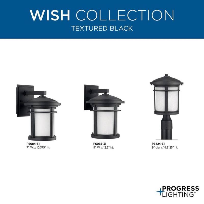 Colección de iluminación Wish de Progress Lighting, lámpara de pared mediana para exteriores estilo artesanal de 1 luz en negro texturizado con vidrio de lino blanco grabado - P6085-31