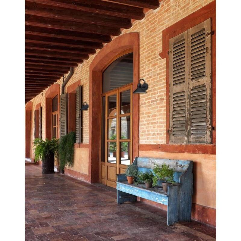 Lámpara de pared exterior estilo granero Westinghouse Watt Creek en acabado negro texturizado - 6204400