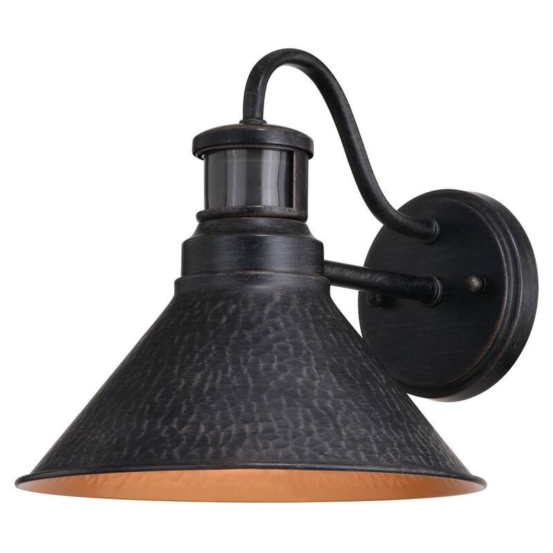 VAXCEL Outland 10 pulg. W Lámpara de Pared Exterior con Sensor de Movimiento Anochecer a Amanecer en Metal Martillado Bronce Rústico - T0669