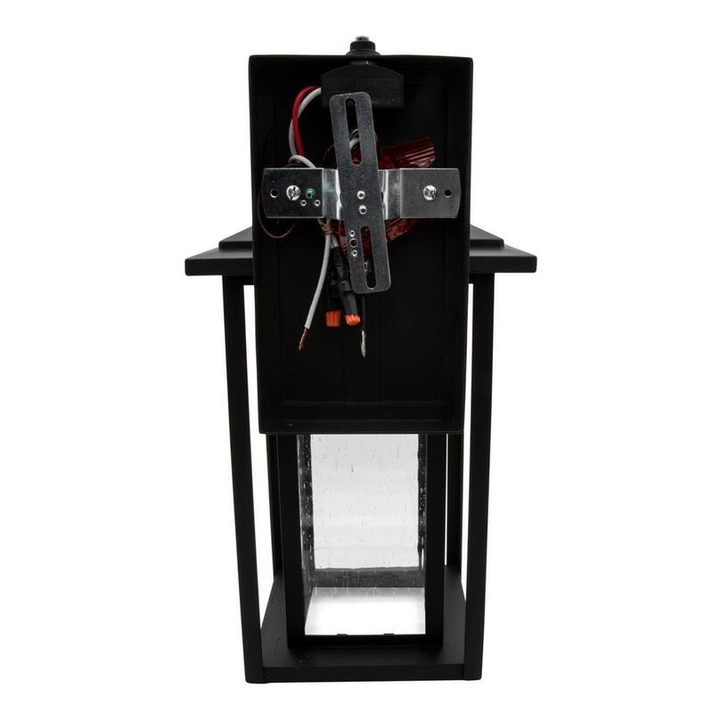 Luminaria de pared exterior LED negra de una luz Maxxima con cristal abovedado y sensor de anochecer a amanecer - MEL-15125W.