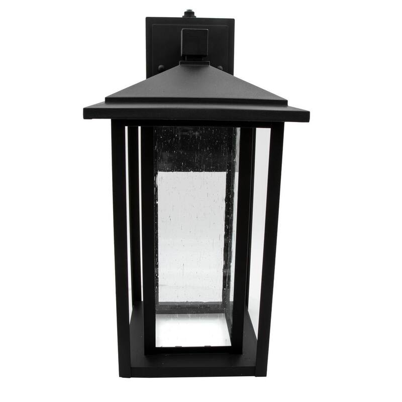 Luminaria de pared exterior LED negra de una luz Maxxima con cristal abovedado y sensor de anochecer a amanecer - MEL-15125W.