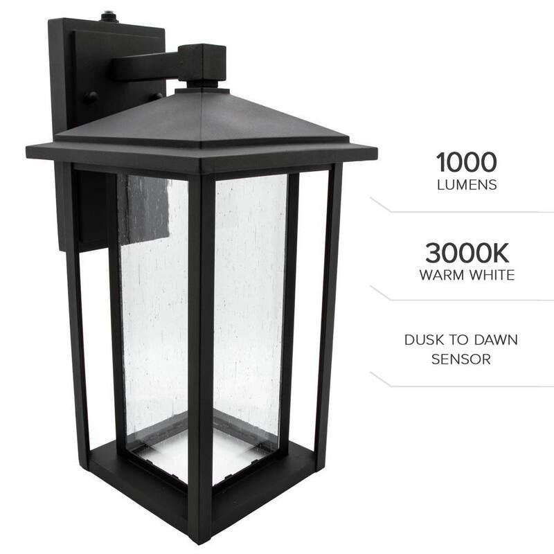Luminaria de pared exterior LED negra de una luz Maxxima con cristal abovedado y sensor de anochecer a amanecer - MEL-15125W.