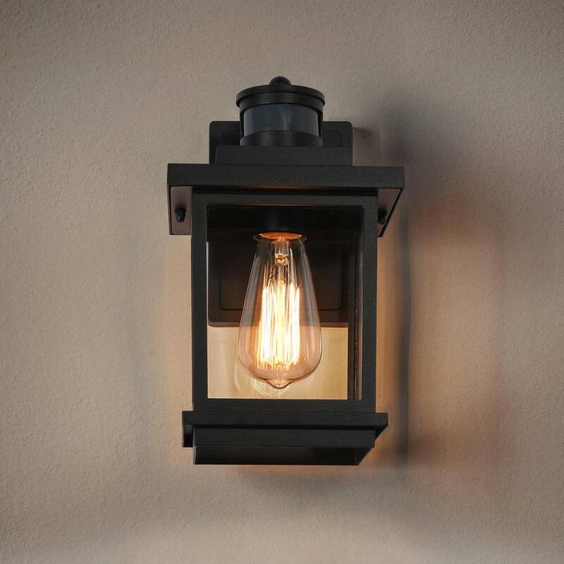 Lámpara de pared exterior moderna con sensor de movimiento de un solo foco, negra texturizada, con pantalla de vidrio transparente para garaje y patio - LYNRQJ2156AR8C