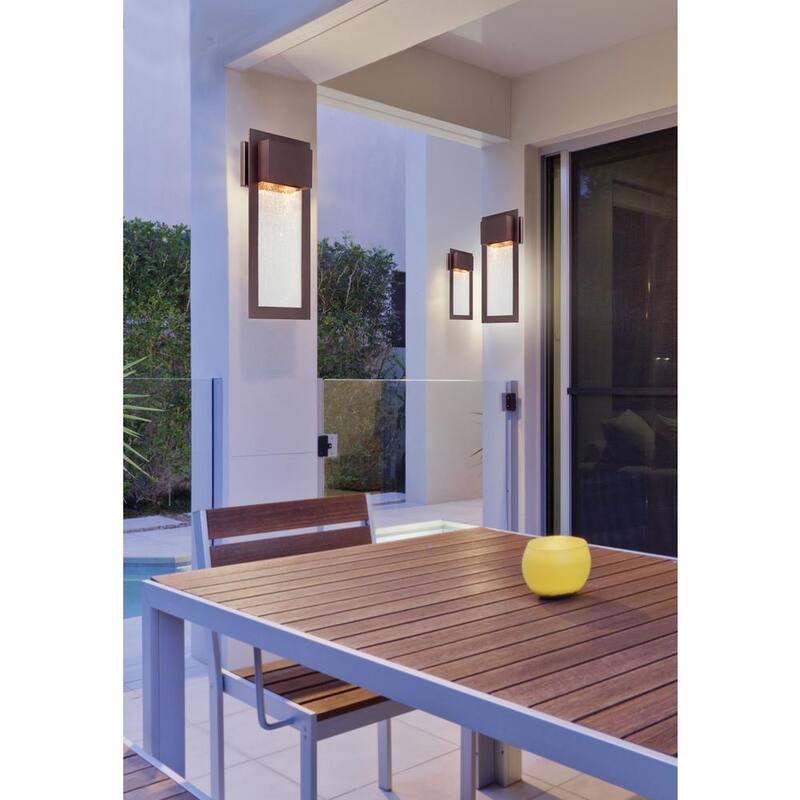 Los grandes espacios al aire libre de Minka Lavery Westgate - Montaje de pared exterior en bronce alder de 2 luces - 72383-246.