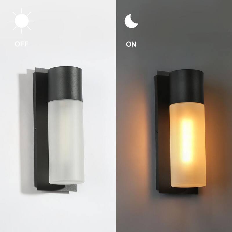 Lámpara de pared exterior Uolfin de 1 luz y 13 pulgadas en color negro, estilo moderno de mediados del siglo con pantalla de vidrio esmerilado - 62868RJ3ENY4739.