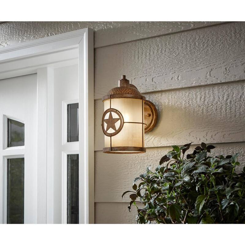 Lámpara de pared exterior Hampton Bay Lone Star de 9.62 in., 1 luz, color Arena del Desierto– 17209