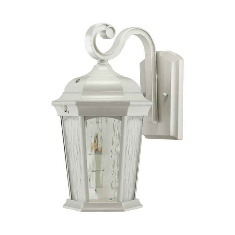 Euri Lighting 2-Light 14.6 in White Motion Sensing Integrated LED Outdoor Wall Lantern Sconce with Flickering Bulb/Clear Glass - EFL-140W-MD

Iluminación Euri, 2 luces, 14.6 pulgadas, lámpara de pared exterior con sensor de movimiento integrado, LED blanco, con bombilla parpadeante y cristal transparente - EFL-140W-MD
