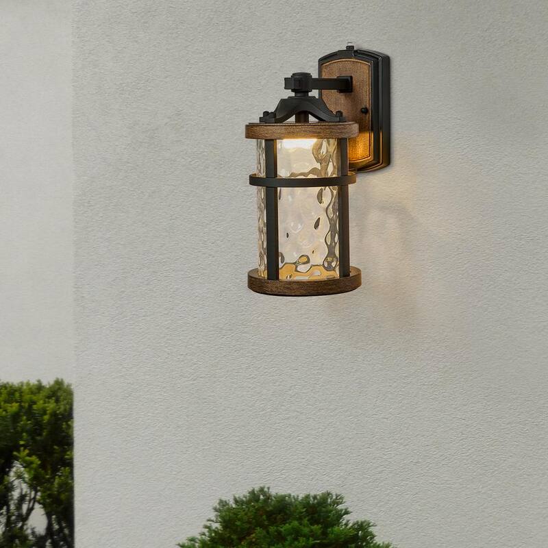 Luz de pared exterior Maxxima Black con sensor de atardecer a amanecer de madera con LED, acabado en grano, vidrio martillado claro, 800 lúmenes, luz cálida de 3000K - MEL-12275W