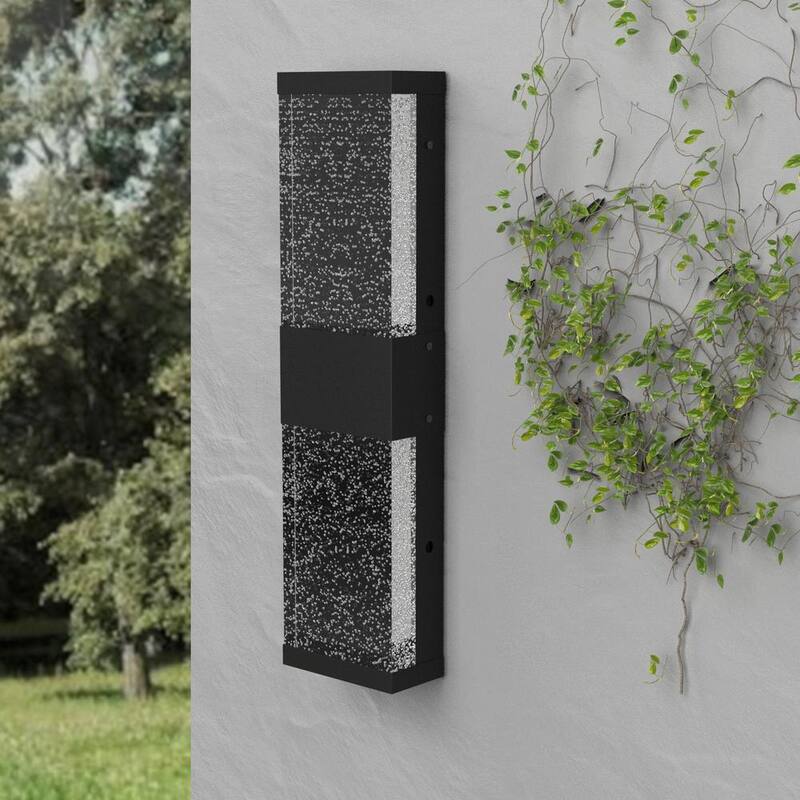 Lámpara de pared frontal exterior LED con cristal de burbujas en negro arena del anochecer al amanecer Maxax Decorators 15 pulgadas - 7032-1BK